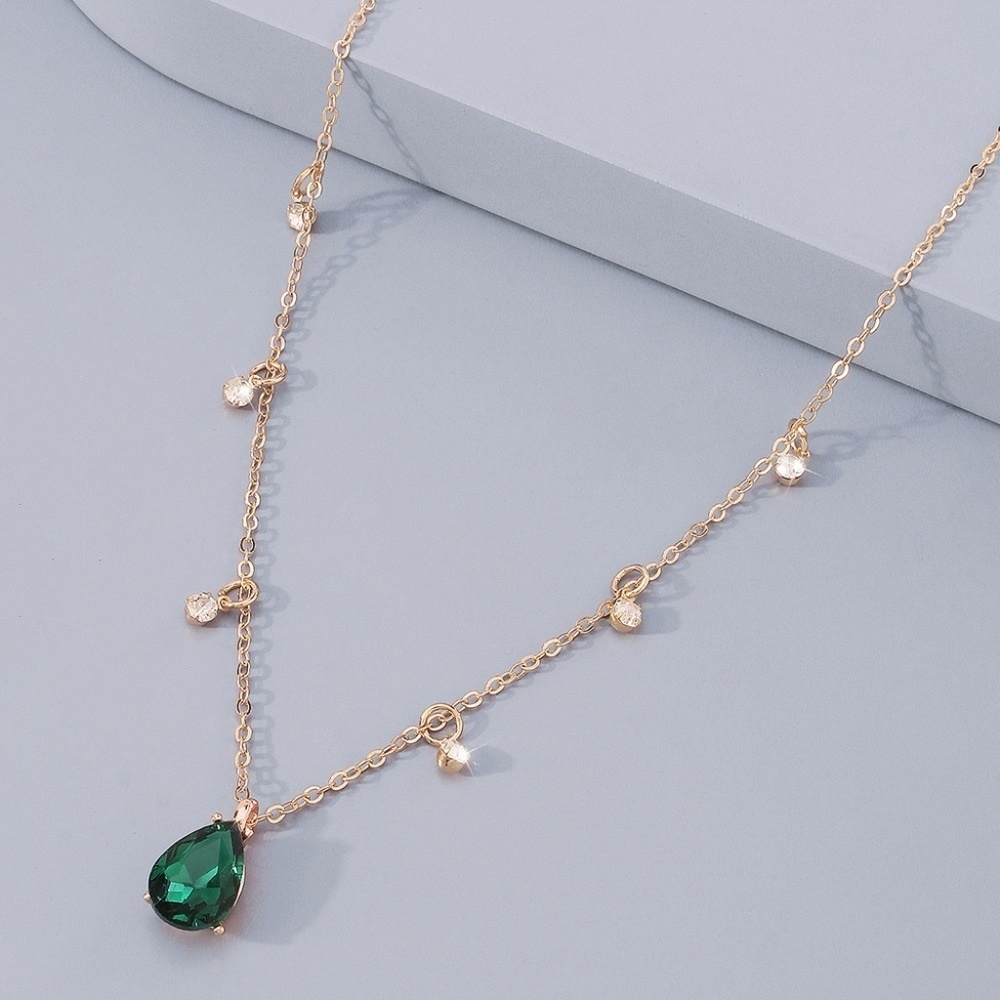 *KAIRO* Gold x Green Rhinestone Pendant Fashion Necklace